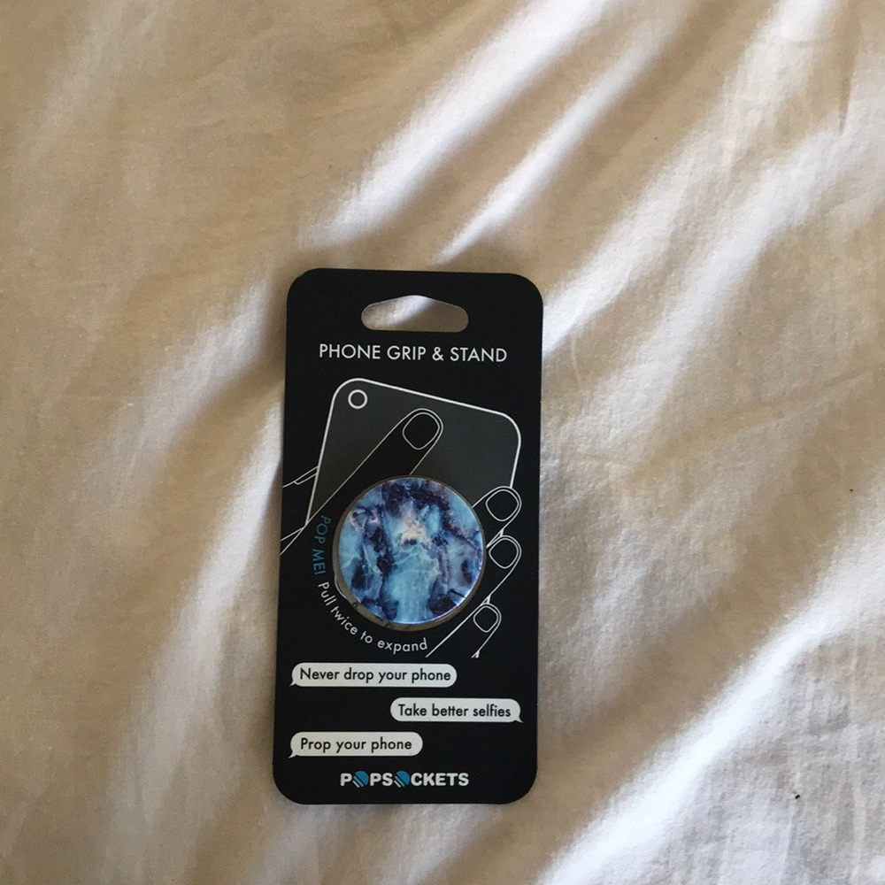 pop socket!! very cute Galaxy print.